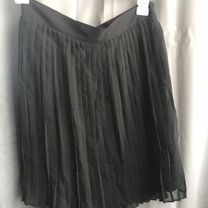 Black forever 21 skirt.
